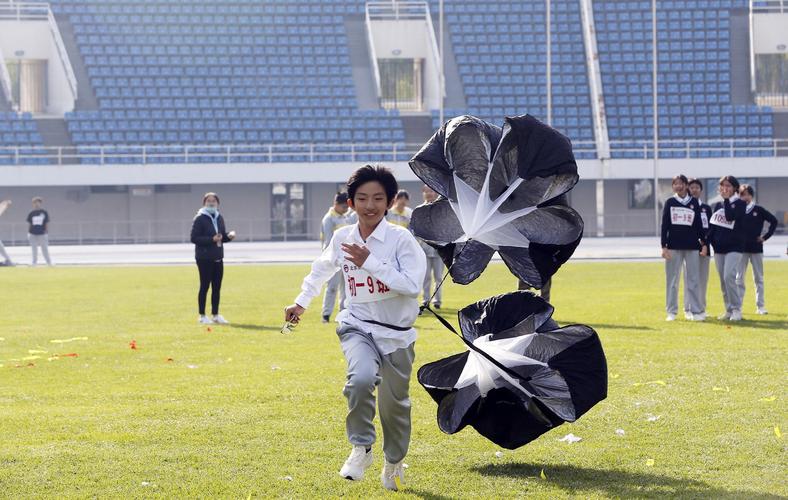 颖而出