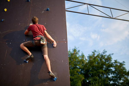 世体：拉菲尼亚和阿劳霍100%将出战赫罗纳，德容则有望出战.
